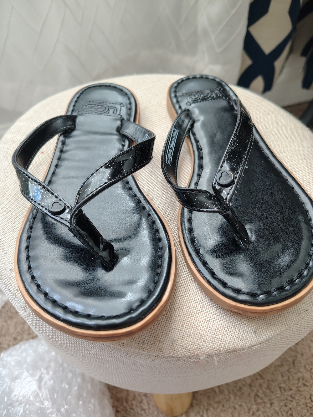 UGG Black Patent Thong Sandals with Tan Sole For Girls